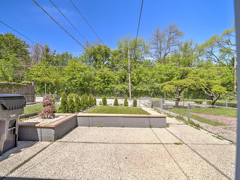 803 Brummel St — Photo 36