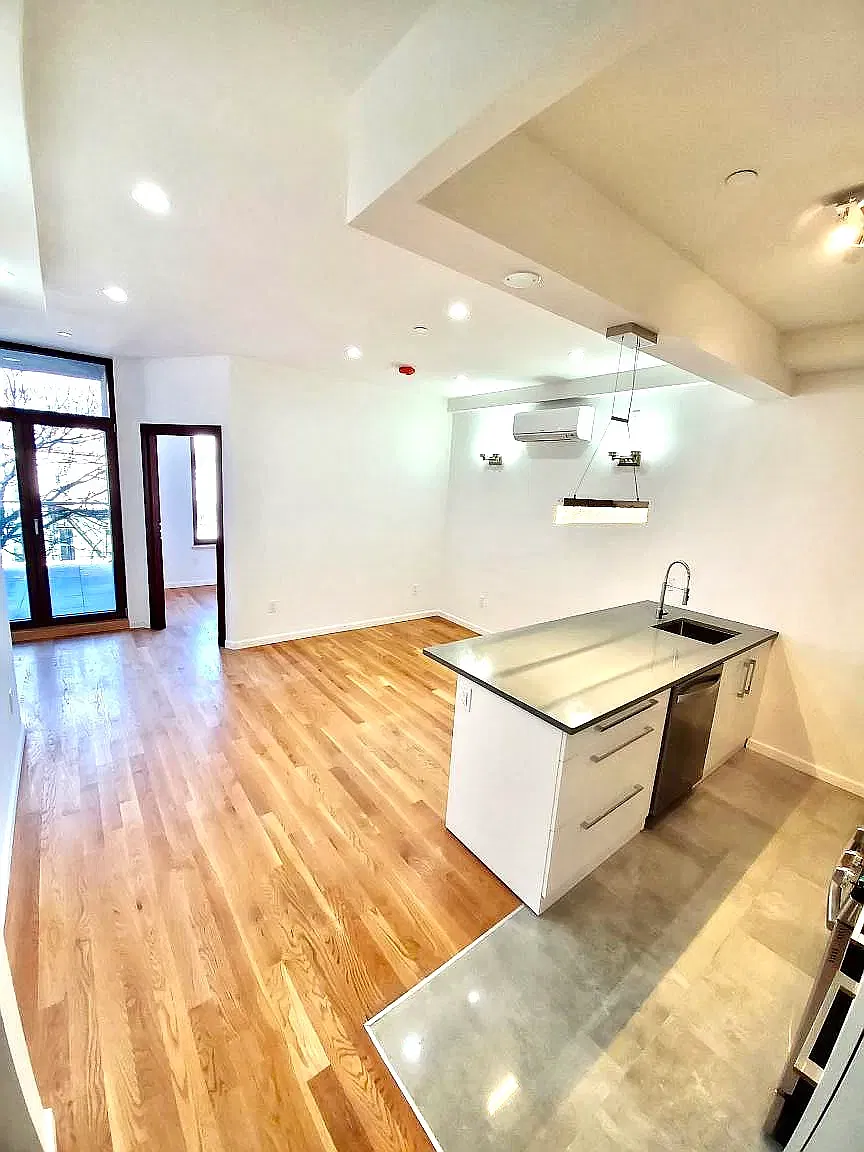 258 Eckford St — Photo 3