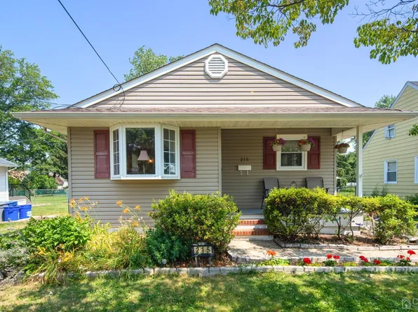 215 Harris Ave, Middlesex, NJ 08846