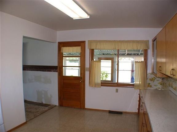 5th image of 916 Gladis Dr