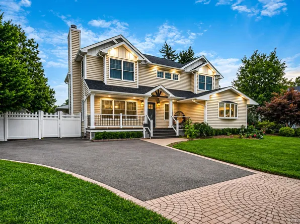 15 Kirby Lane, Commack, NY 11725