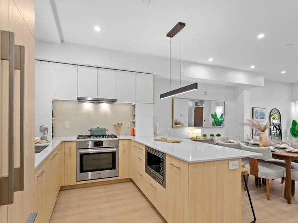 342 Mountain Hwy #104, North Vancouver, BC V7J 2K8
