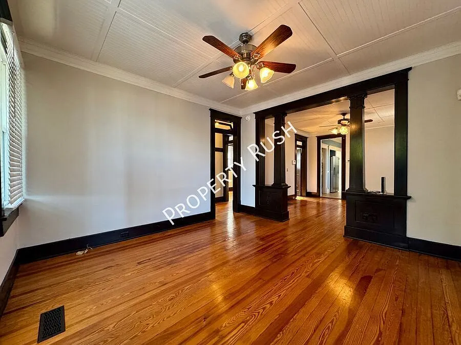 104 E Kent St. - Charming 2 bed/1 bath rental home in North Shore! $1,995/mo. — Photo 2