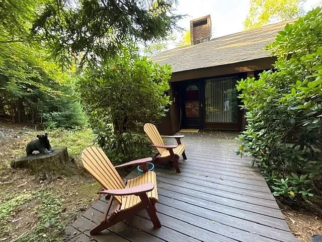 38 Pine Grove Rd