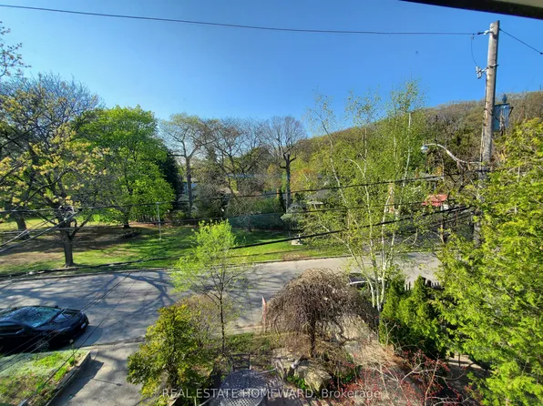 21 Love Cres, Toronto, ON M4E 1V6