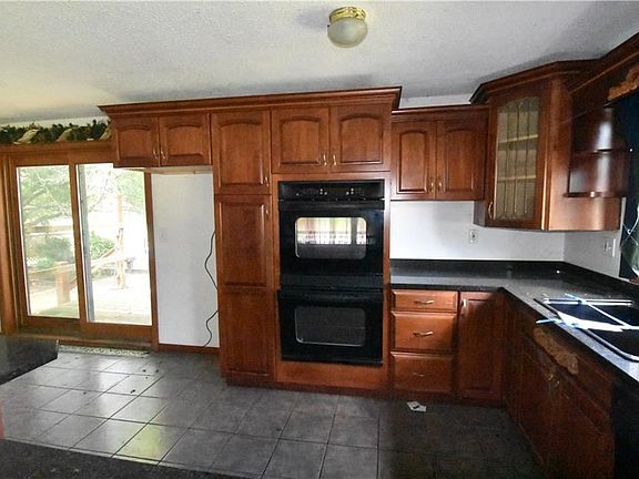 3rd image of 14 Villa Dr