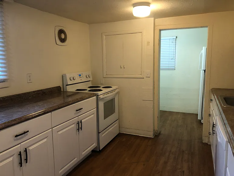 603 NE Campus St — Photo 7