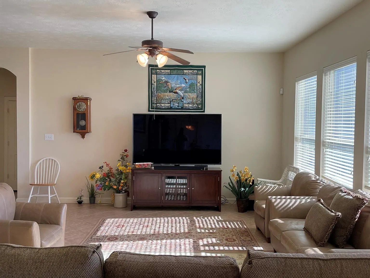 3 bed, 2.0 bath, 2992 sqft, $3,000 — Photo 3