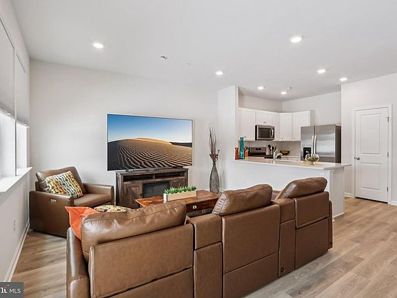 4th image of 1138 Martin Rd