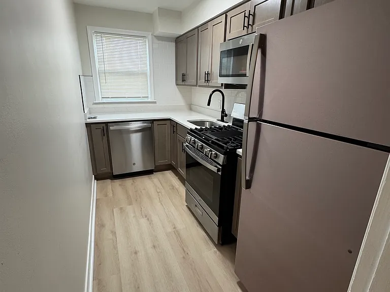 749 E 118th St #5 — Photo 1