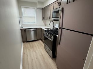 749 E 118th St #5, Whiting, IN 46394