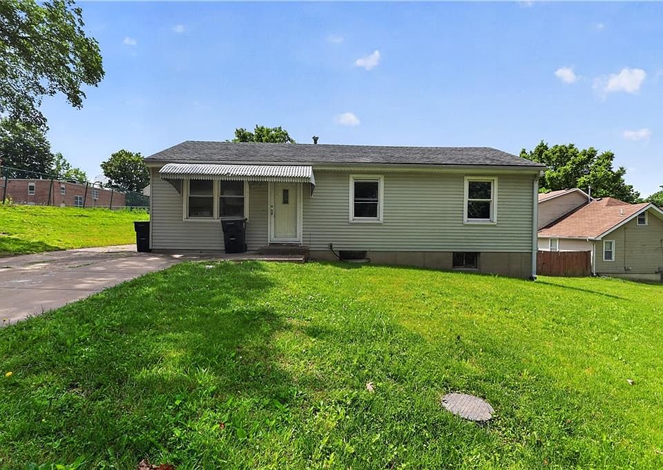 1st image of 4509 NE 44th Ter