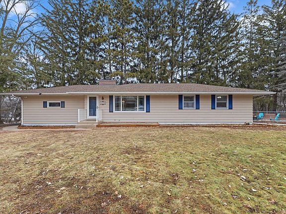 3rd image of 11220 Ridgemount Ave W