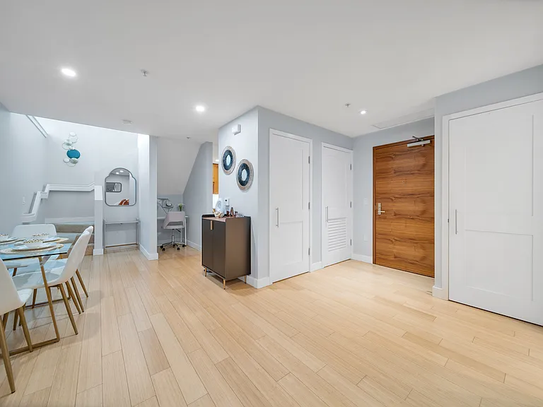 700 W East St #402 — Photo 10