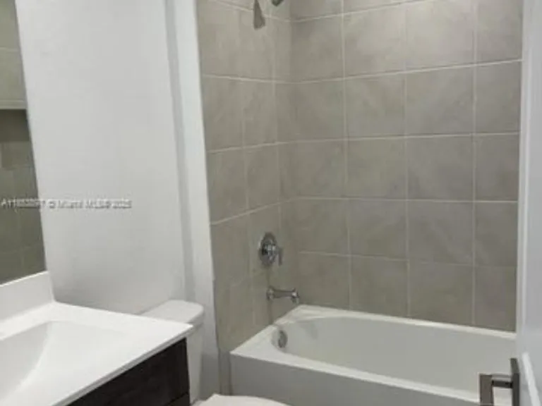 1092 SE 23rd Ave #5 — Photo 15