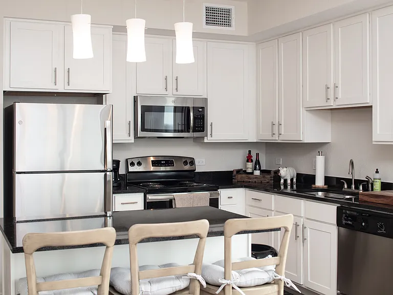Highline Apartments — Photo 21
