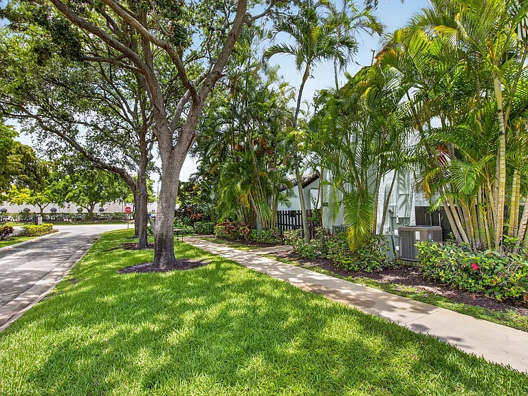 22270 Pineapple Walk Dr — Photo 18