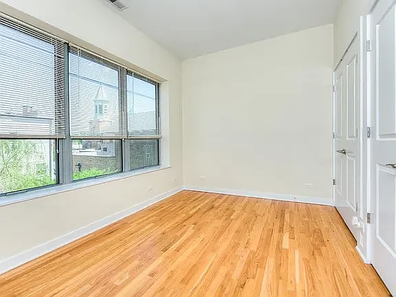 2417 W Erie St #201 — Photo 6