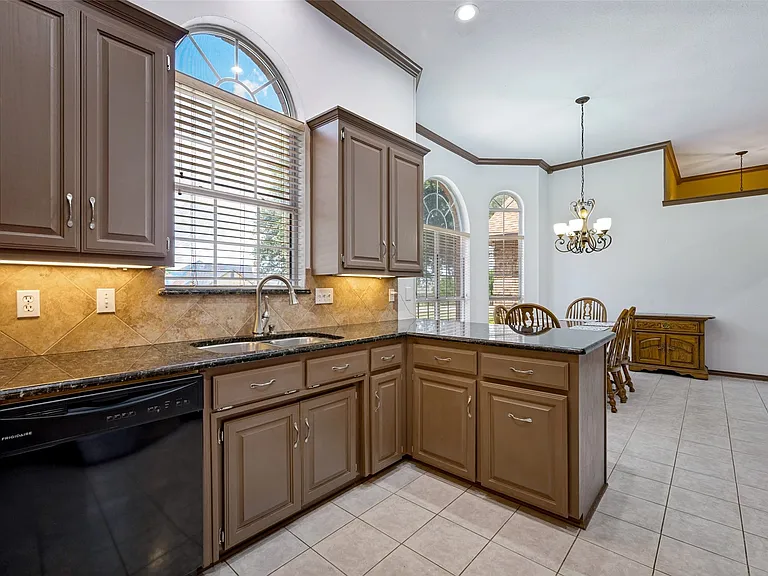 1249 Chandler Cir — Photo 9