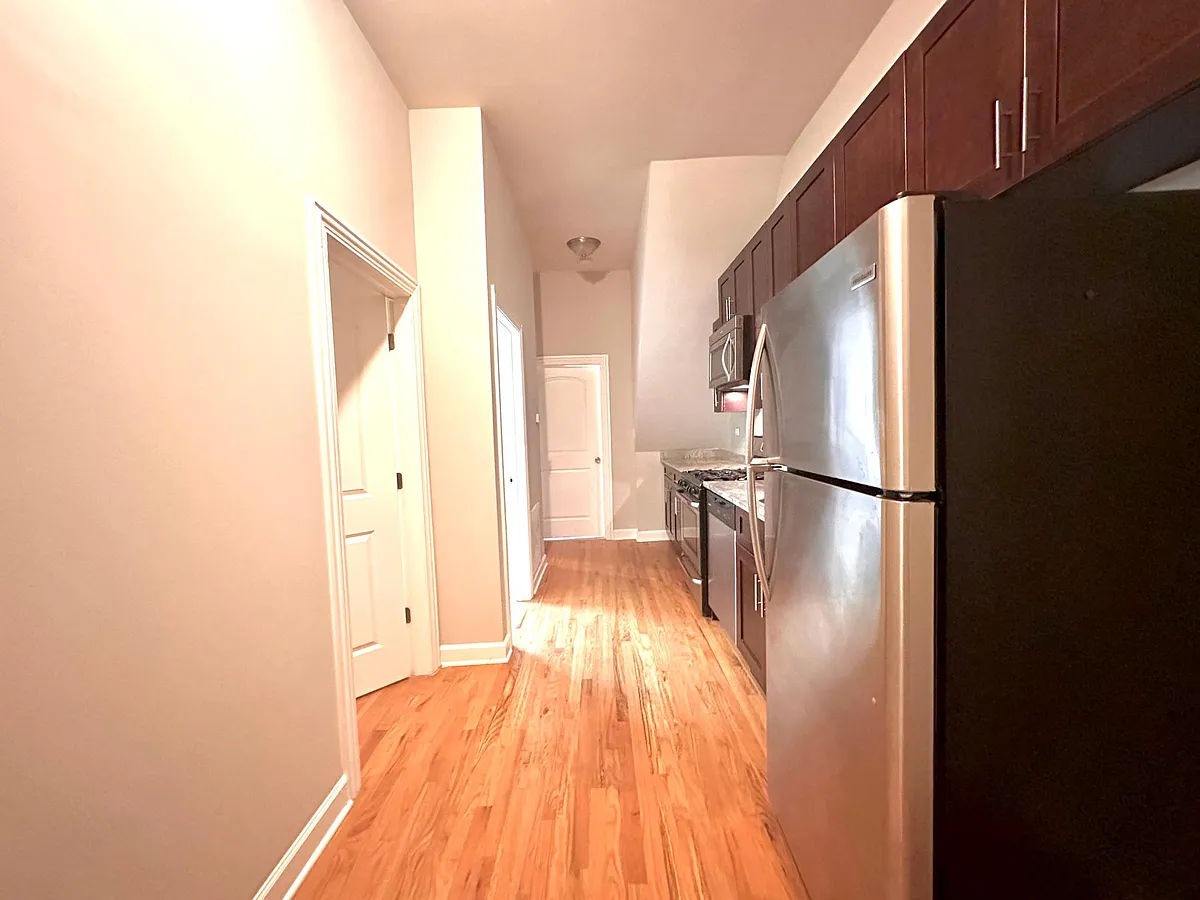 Building Photo - 3152 N Honore St #1B