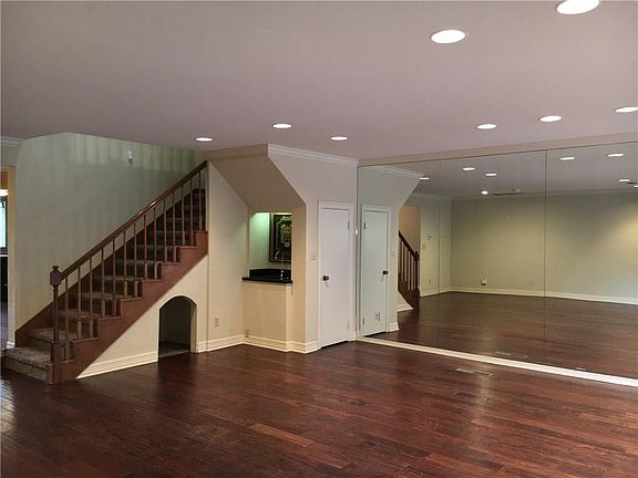 3rd image of 7923 Lakehurst Dr
