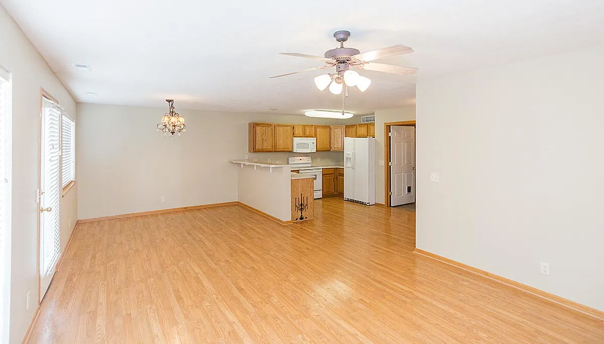 3 bed, 2.5 bath, 1739 sqft, $1,799 — Photo 1