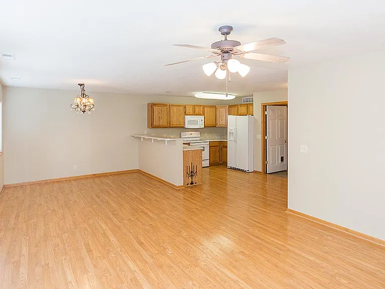 6910 Milan Dr — Photo 1
