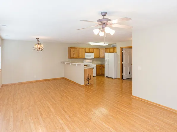 6910 Milan Dr, Lincoln, NE 68526