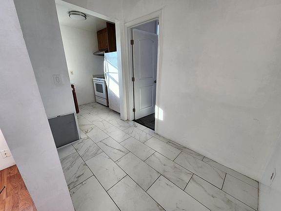 3rd image of 440 E 10th St #3