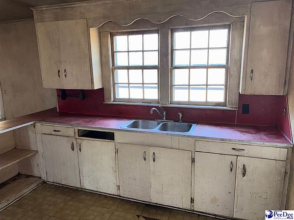 3rd image of 619 Chapman St