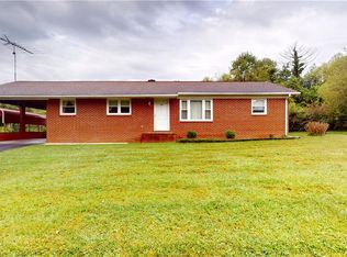 140 Westwood Dr, Mount Airy, NC 27030