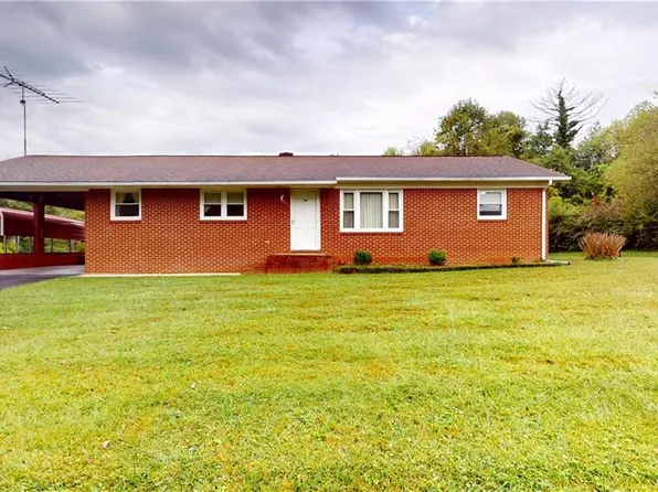 140 Westwood Dr, Mount Airy, NC 27030