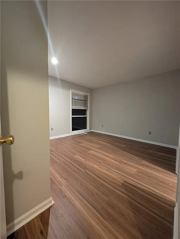 2 bed, 2.0 bath, 2990 sqft, $1,700 — Photo 3