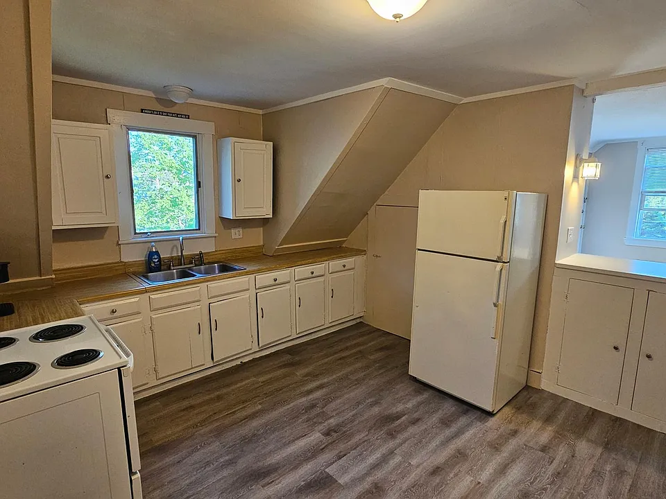 94 Groveland St #3