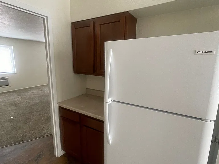 Royal Oaks Apartments — Photo 6