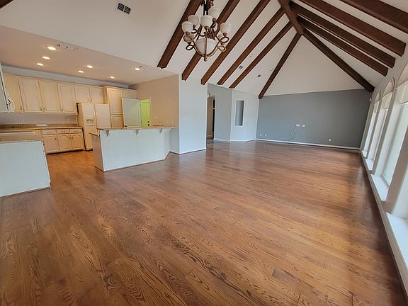 2nd image of 210 Rio Grande Dr