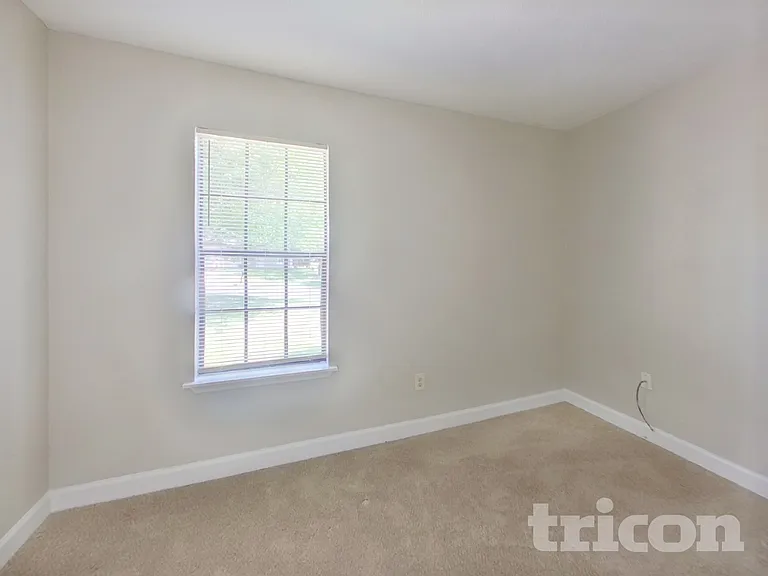 2543 Mistletoe Ln — Photo 11