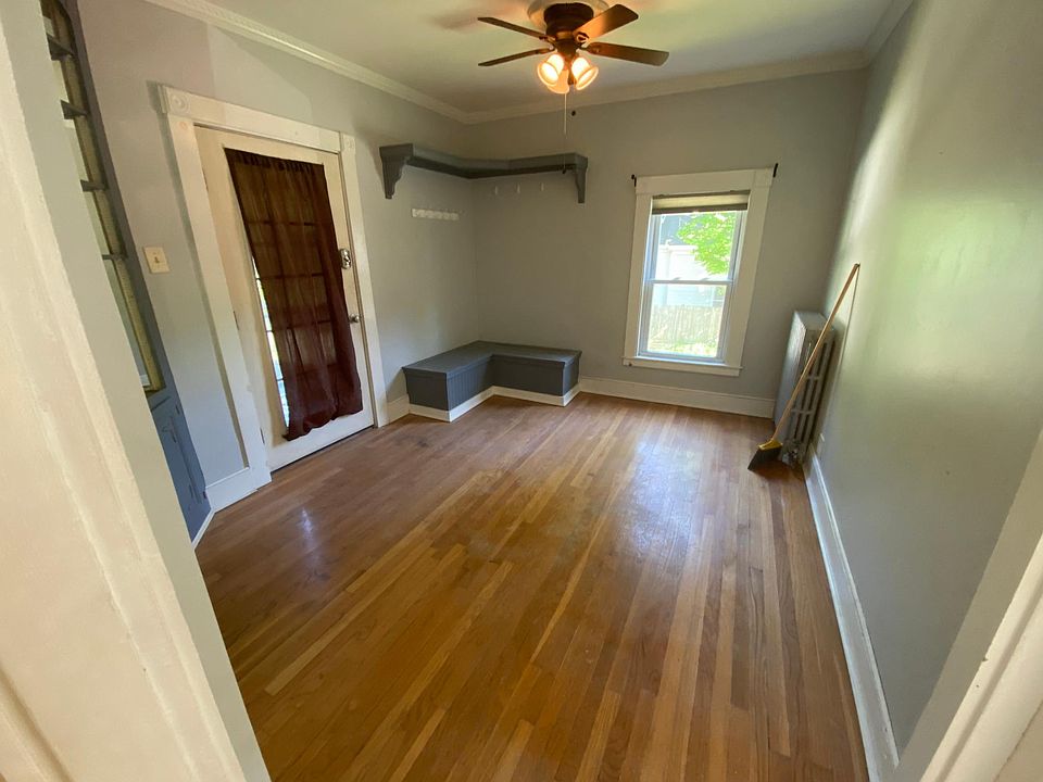 mudroom/entryway