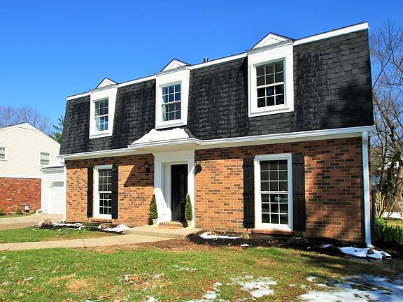 2nd image of 608 Gatehouse Ln