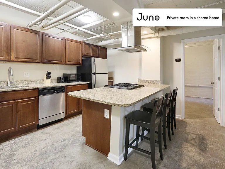 1815S N St SE #E — Photo 14