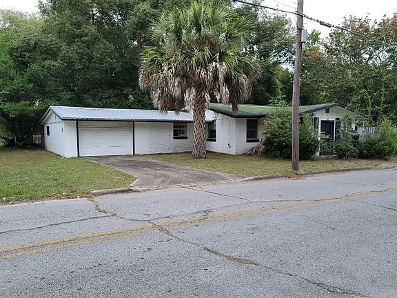 3rd image of 139 SE Camp St