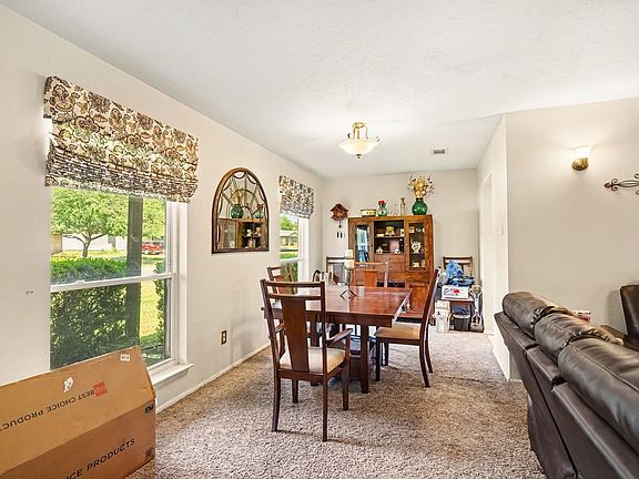 5th image of 3610 Chime St