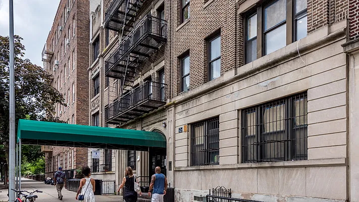 Rented by Nooklyn NYC LLC | media 74