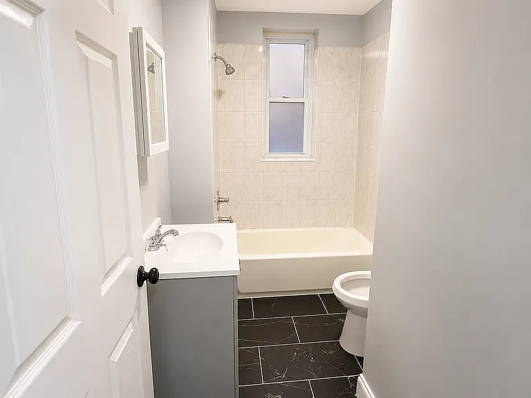 96 Eaton Pl #4 — Photo 7