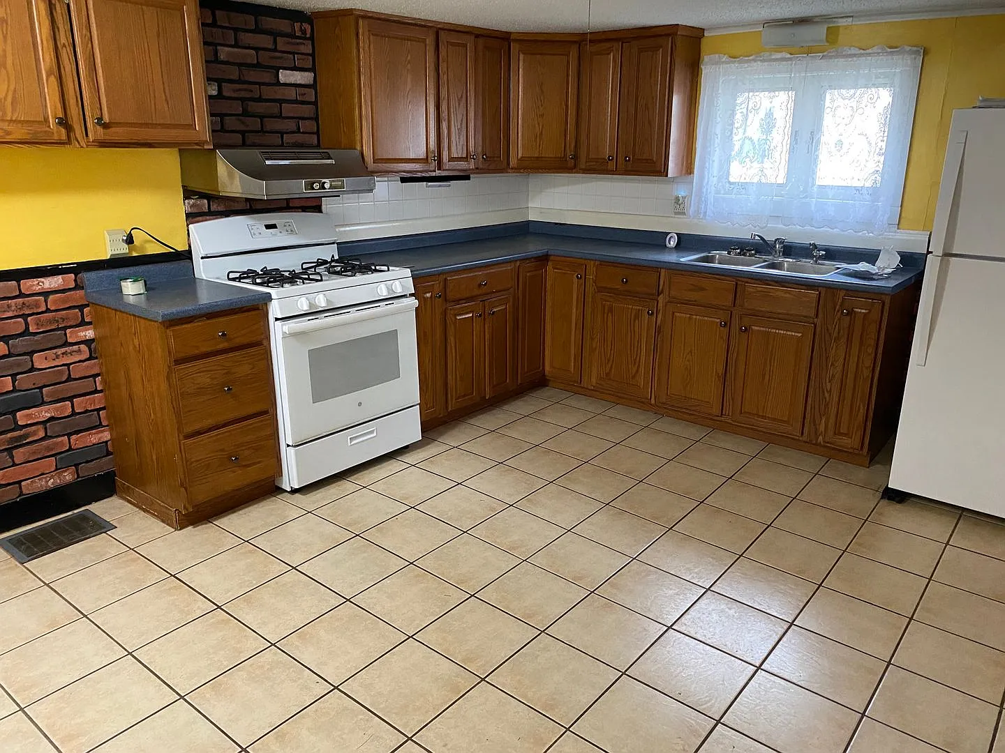 3 Bedroom 2 Bath Home With Heat Included! — Photo 1