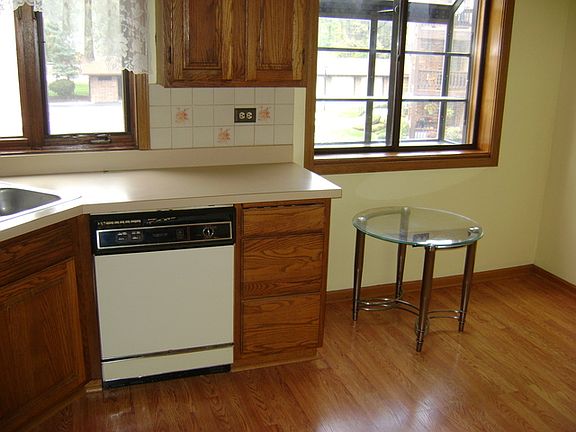5th image of 17212 Ridgeland Ave #222