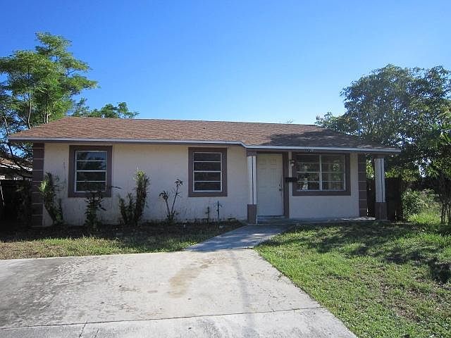 1st image of 128 NE 11th Ave