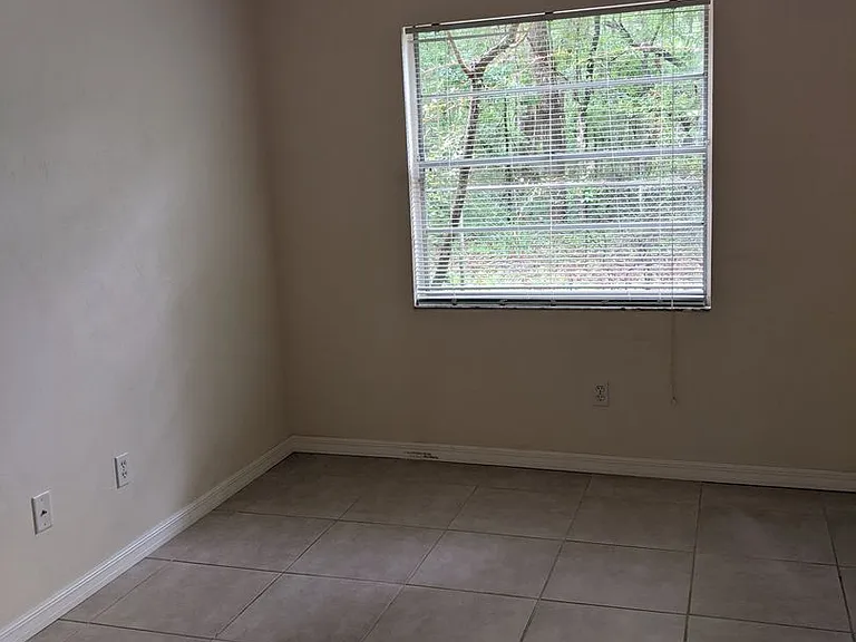 1824 SW 70th Ter — Photo 1