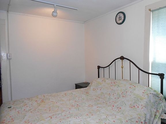 5th image of 513 Brodhead St