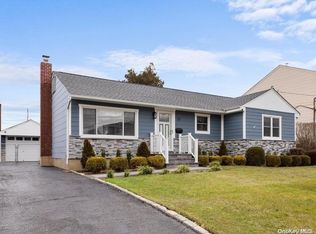 33 Martin Rd S, Bethpage, NY 11714